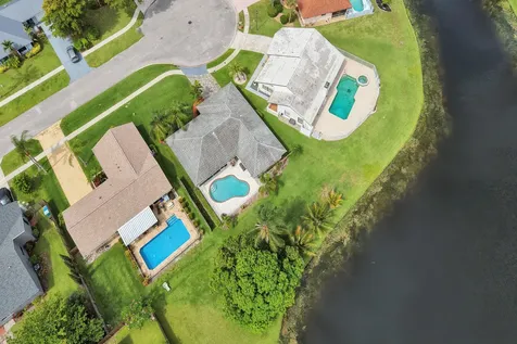 86 Las Brisas Boynton Beach FL 33426