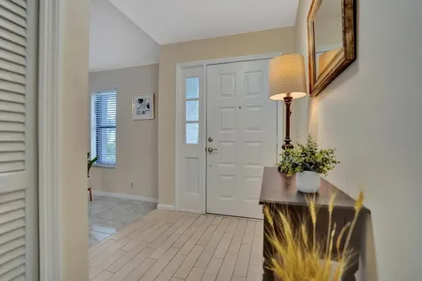 86 Las Brisas Boynton Beach FL 33426