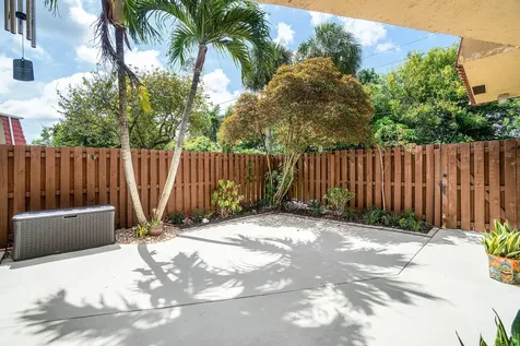 8122 Thames Boulevard Boca Raton FL 33433