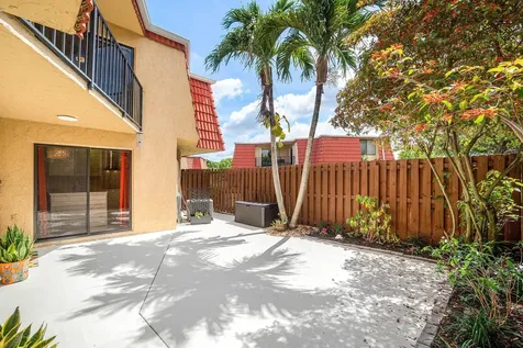 8122 Thames Boulevard Boca Raton FL 33433