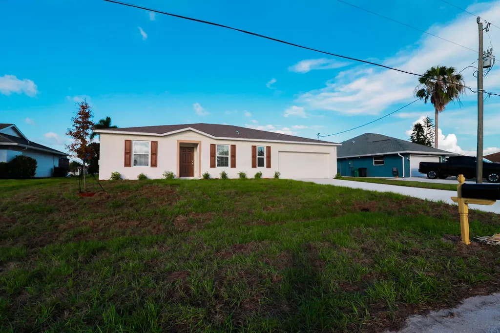 2061 SE Mantua Street Port St Lucie FL 34952