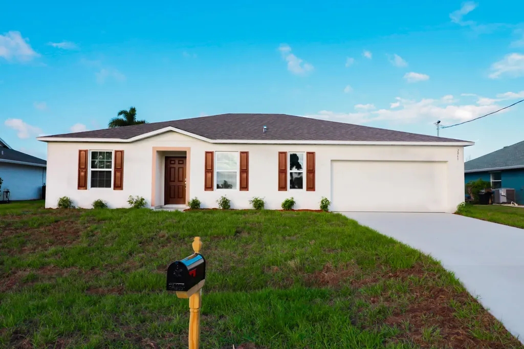 2061 SE Mantua Street Port St Lucie FL 34952