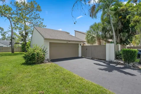352 Wood Dale Drive Wellington FL 33414