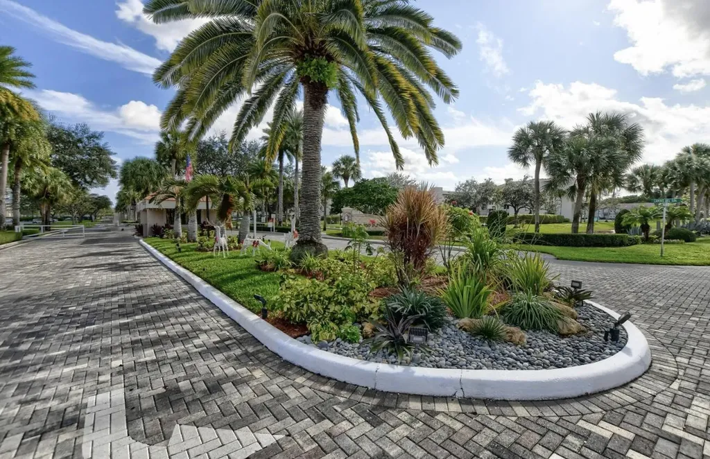 5800 Camino Del Sol Boca Raton FL 33433