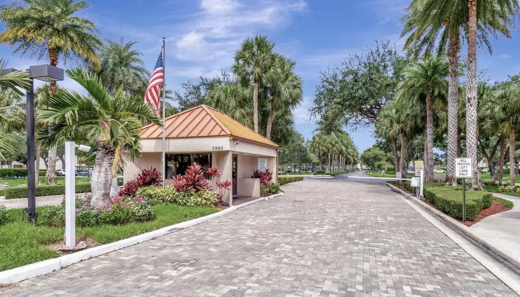 5800 Camino Del Sol Boca Raton FL 33433