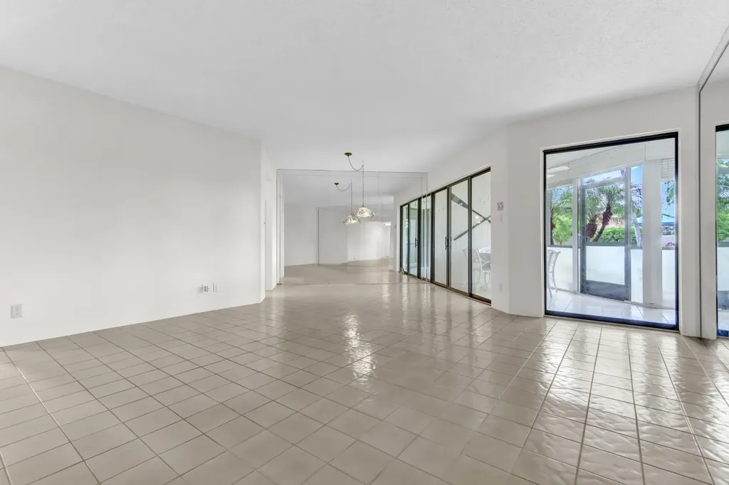 5800 Camino Del Sol Boca Raton FL 33433