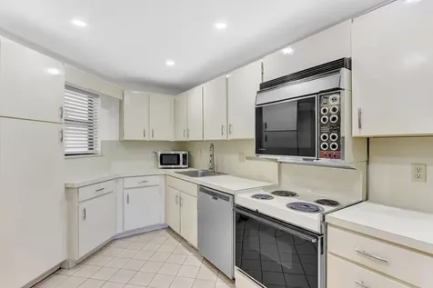 5800 Camino Del Sol Boca Raton FL 33433