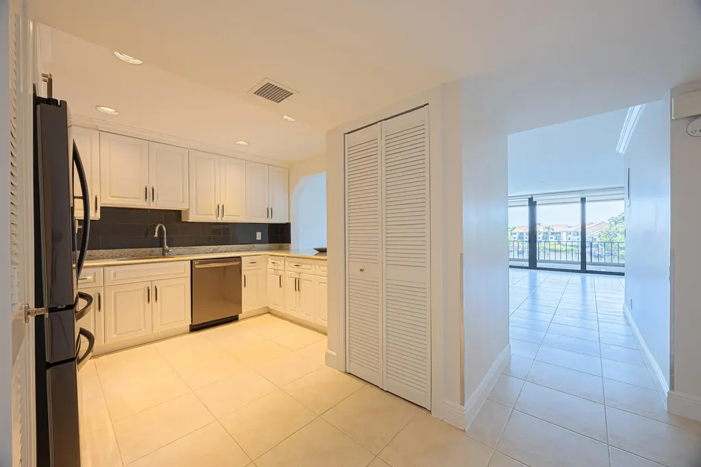 801 Palm Trail Delray Beach FL 33483