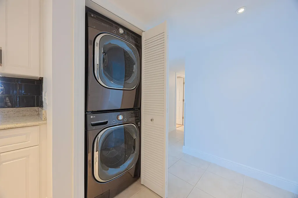 801 Palm Trail Delray Beach FL 33483