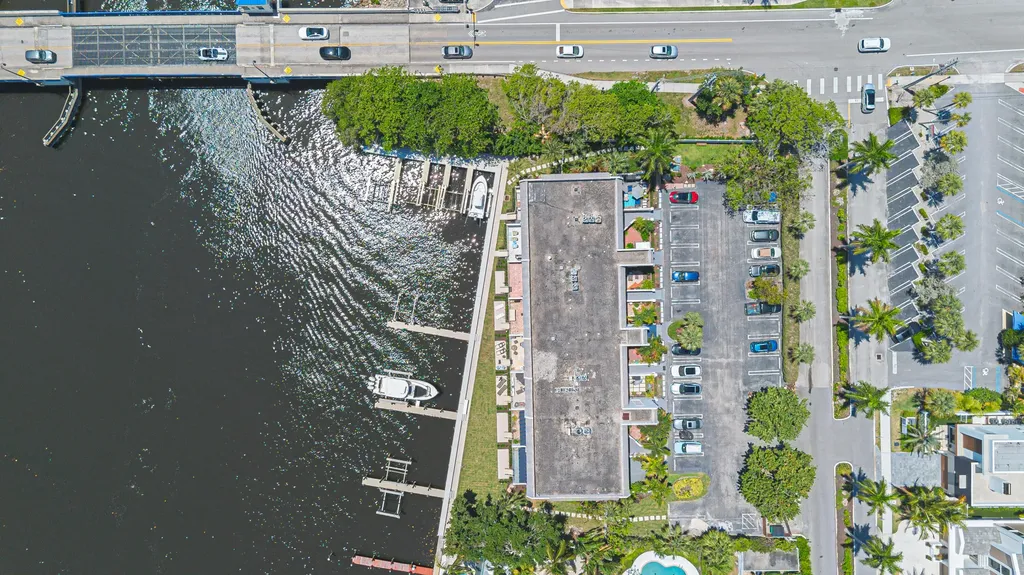 801 Palm Trail Delray Beach FL 33483