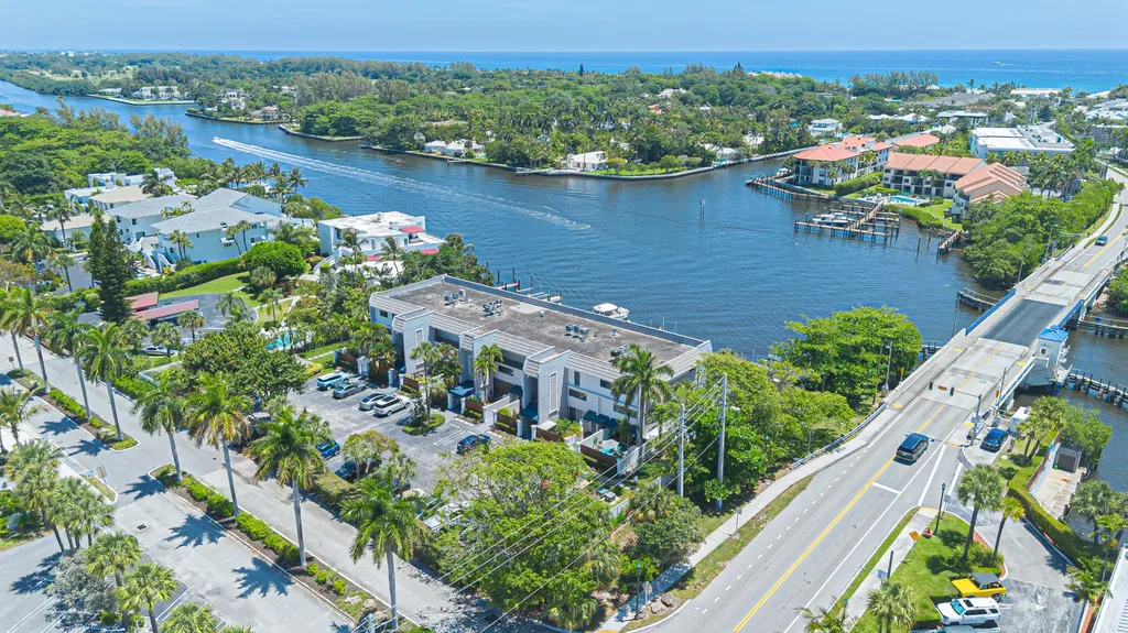801 Palm Trail Delray Beach FL 33483