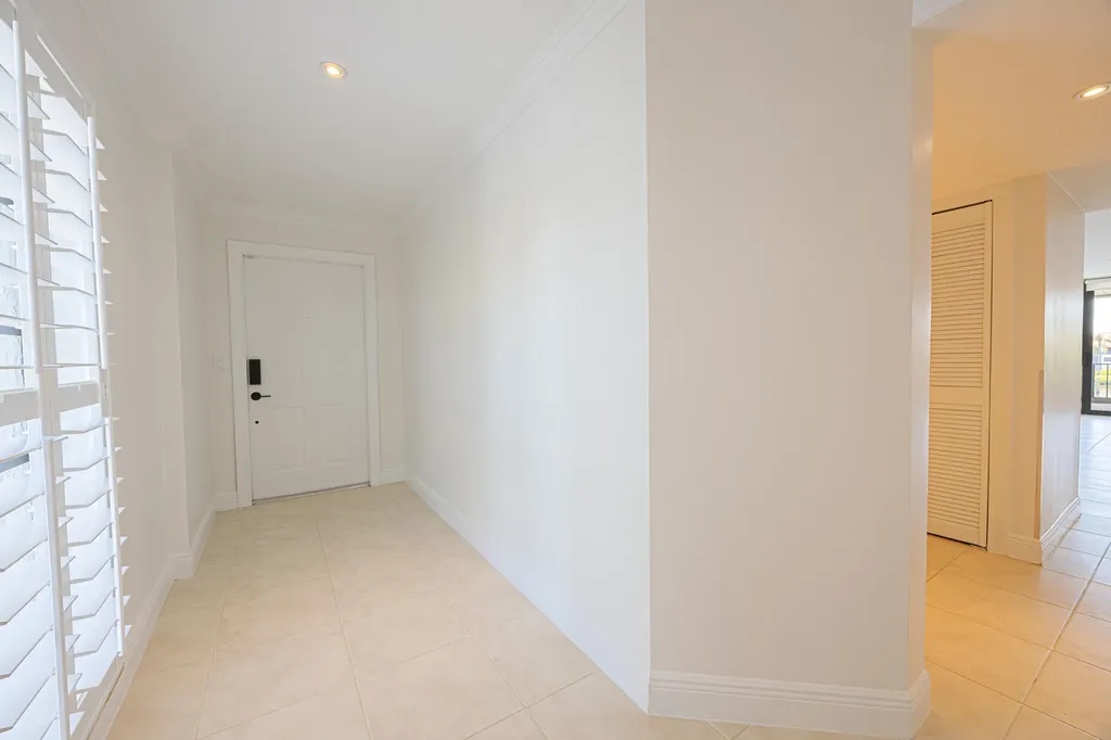 801 Palm Trail Delray Beach FL 33483