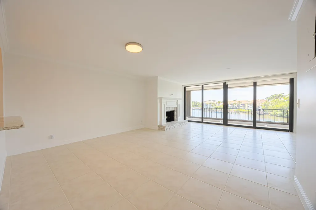801 Palm Trail Delray Beach FL 33483