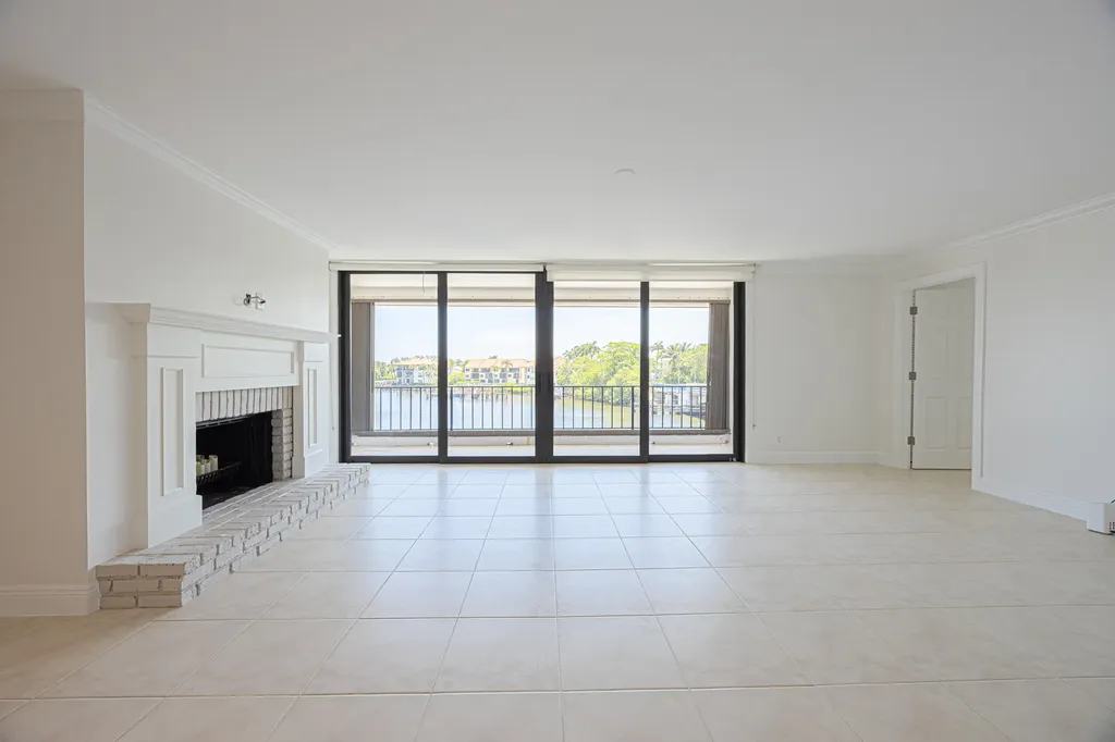 801 Palm Trail Delray Beach FL 33483