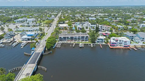 801 Palm Trail Delray Beach FL 33483