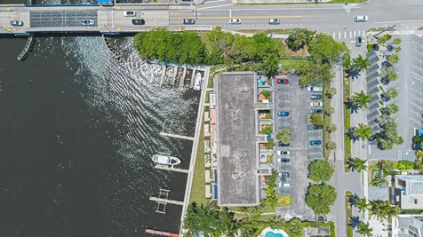 801 Palm Trail Delray Beach FL 33483