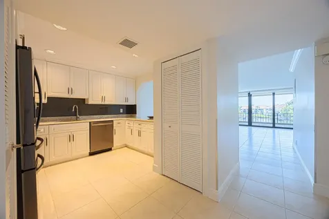 801 Palm Trail Delray Beach FL 33483