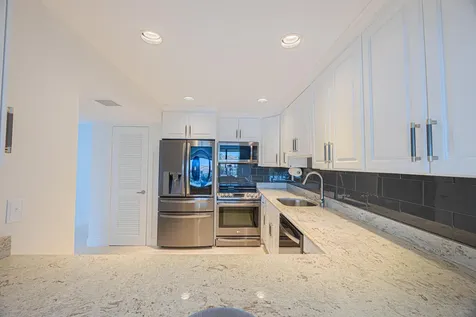 801 Palm Trail Delray Beach FL 33483