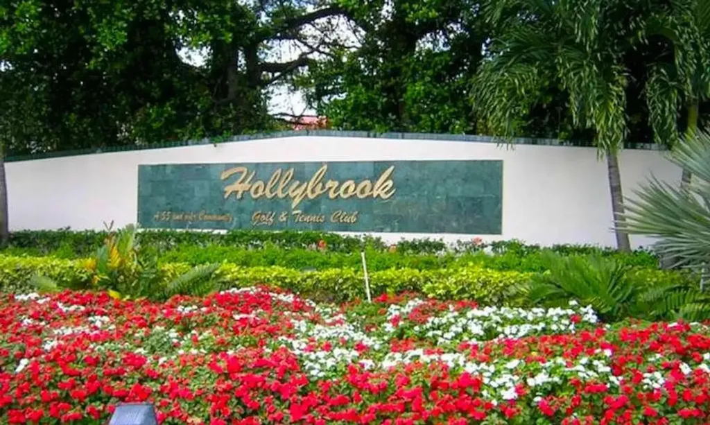 8960 S Hollybrook Pembroke Pines FL 33025