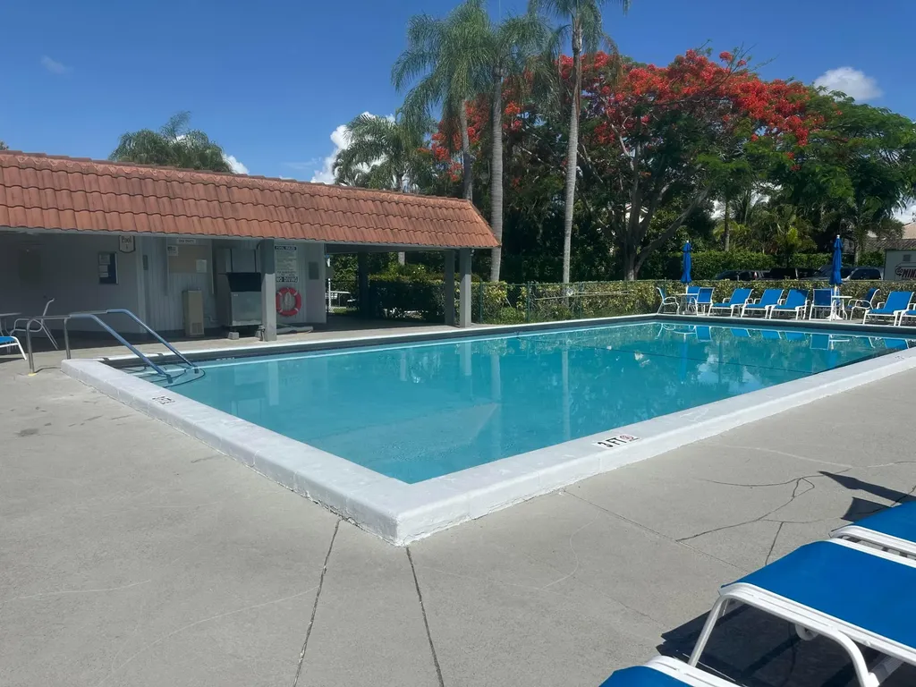 8960 S Hollybrook Pembroke Pines FL 33025