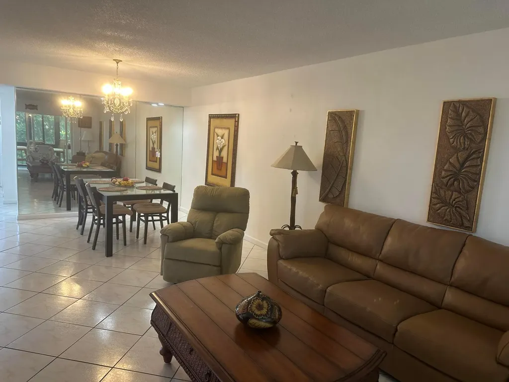 8960 S Hollybrook Pembroke Pines FL 33025