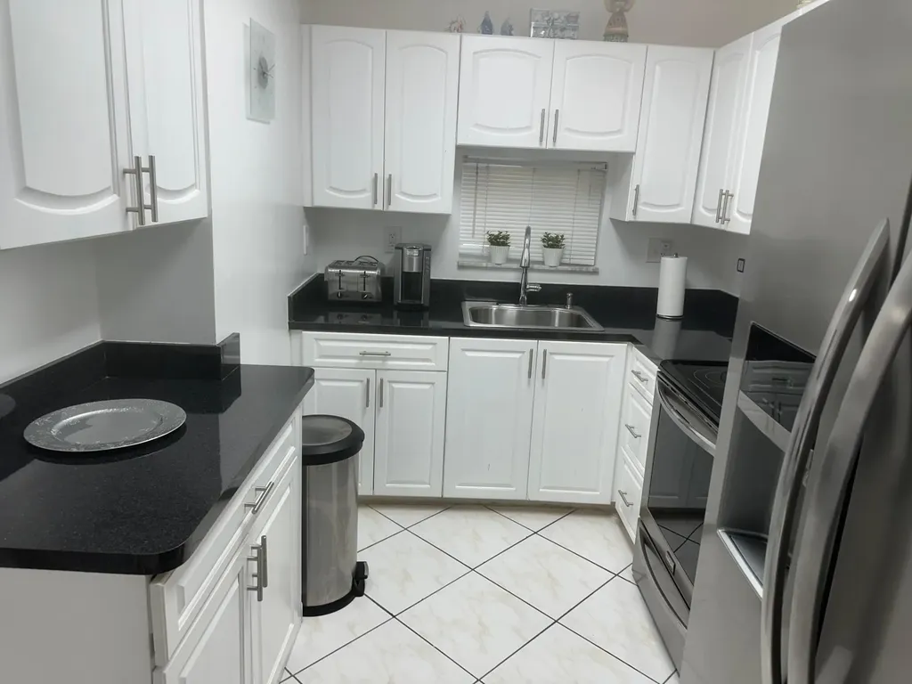 8960 S Hollybrook Pembroke Pines FL 33025