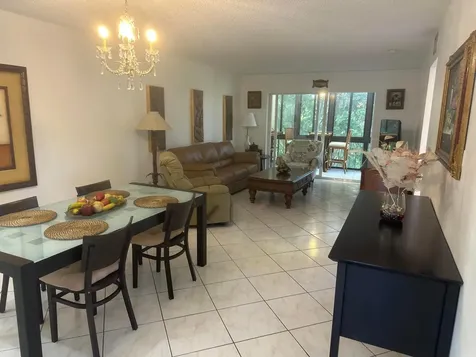 8960 S Hollybrook Pembroke Pines FL 33025