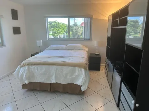 8960 S Hollybrook Pembroke Pines FL 33025
