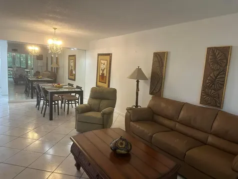 8960 S Hollybrook Pembroke Pines FL 33025