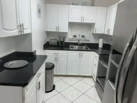 8960 S Hollybrook Pembroke Pines FL 33025