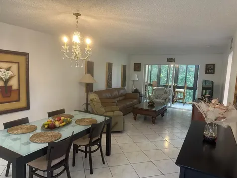 8960 S Hollybrook Pembroke Pines FL 33025