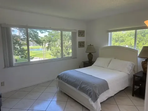 8960 S Hollybrook Pembroke Pines FL 33025