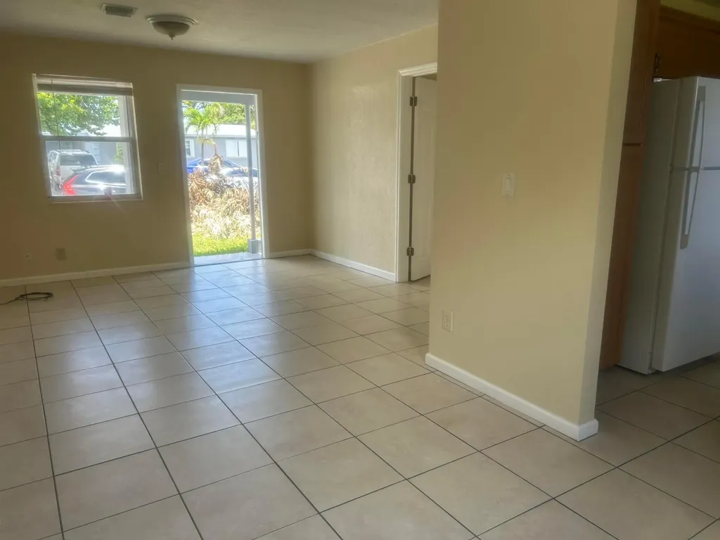 1021 W 2nd Street Riviera Beach FL 33404
