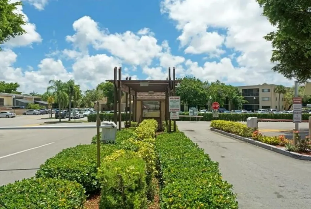 8015 SW 107th Avenue SW Miami FL 33173