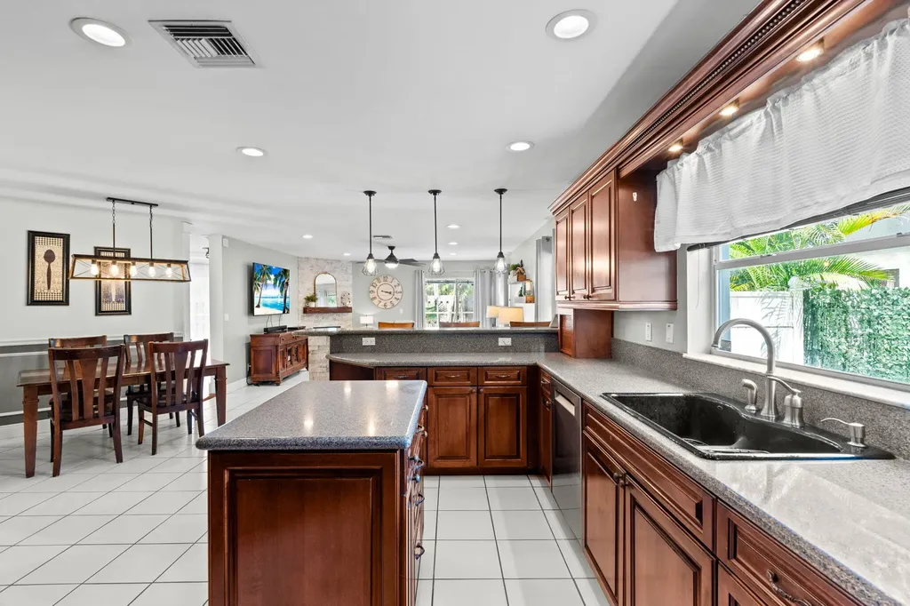 6220 NW 58th Way Parkland FL 33067