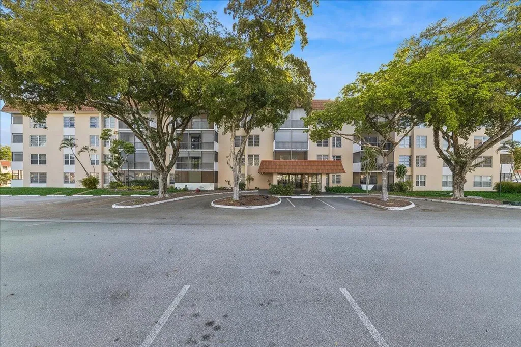 4156 Inverrary Drive Lauderhill FL 33319