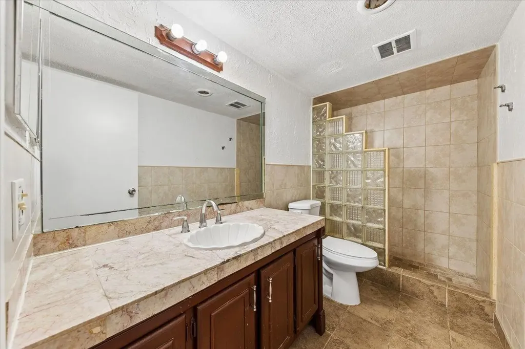 4156 Inverrary Drive Lauderhill FL 33319