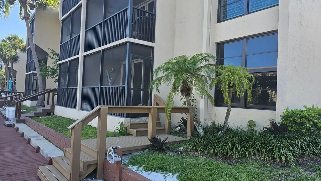 1 Royal Palm Way Boca Raton FL 33432