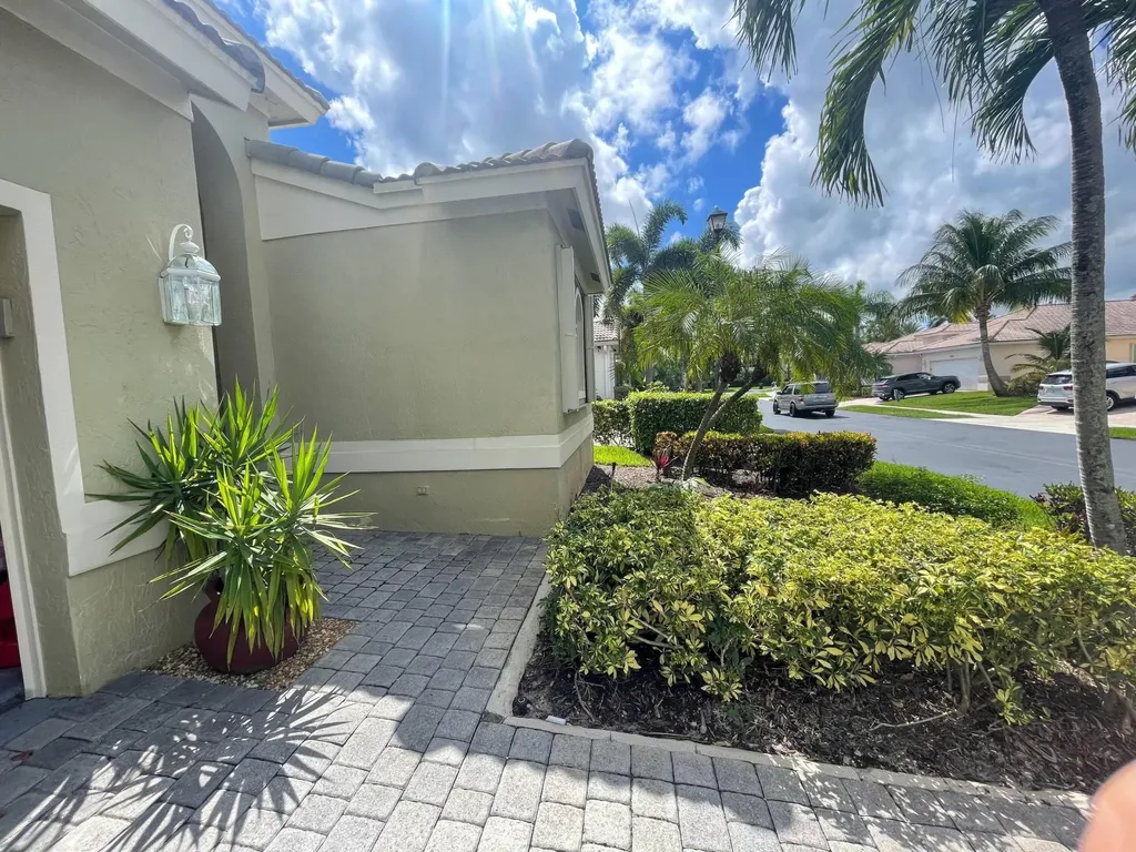 7060 NW Turtle Walk Boca Raton FL 33487