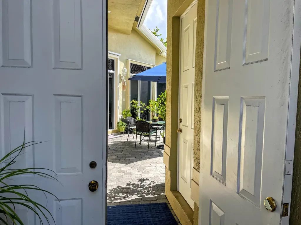 7060 NW Turtle Walk Boca Raton FL 33487