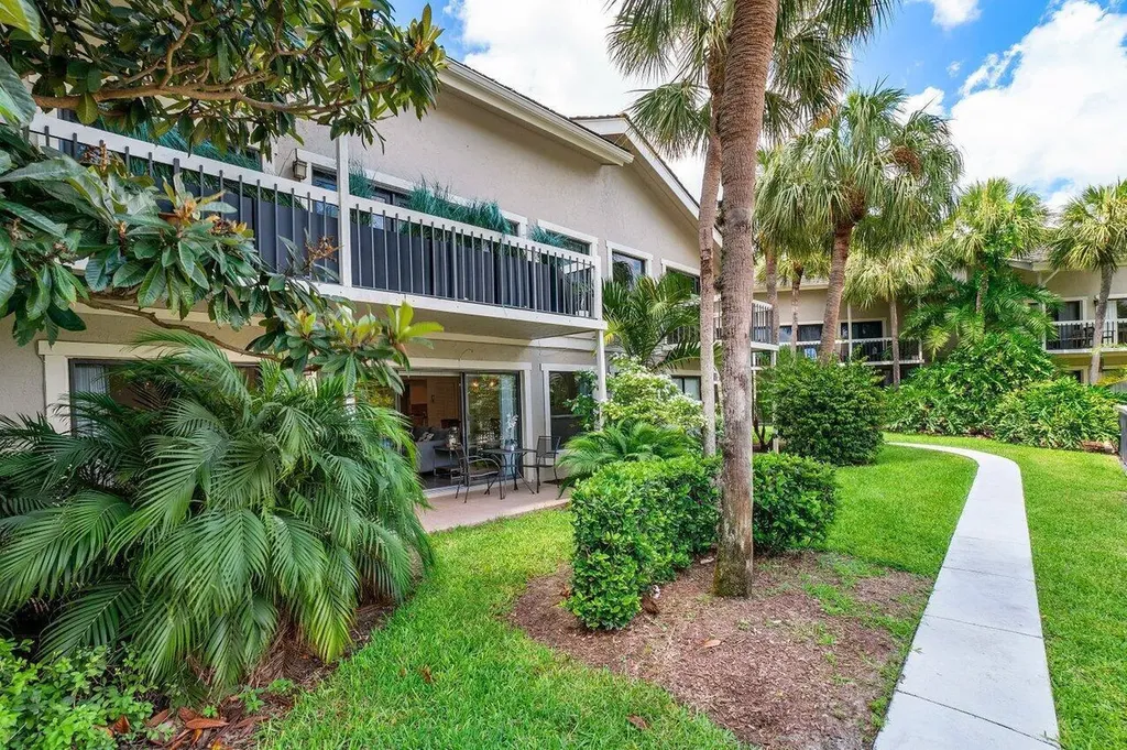 11863 Wimbledon Circle Wellington FL 33414