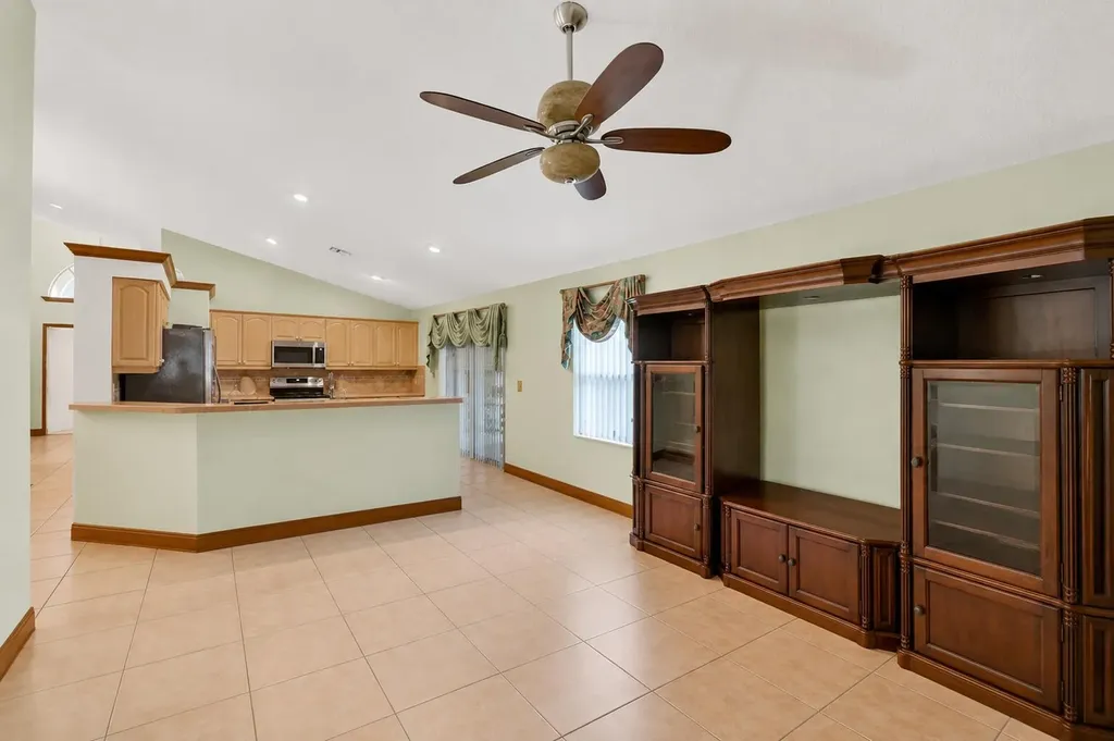 1059 Fairfax Circle W Boynton Beach FL 33436