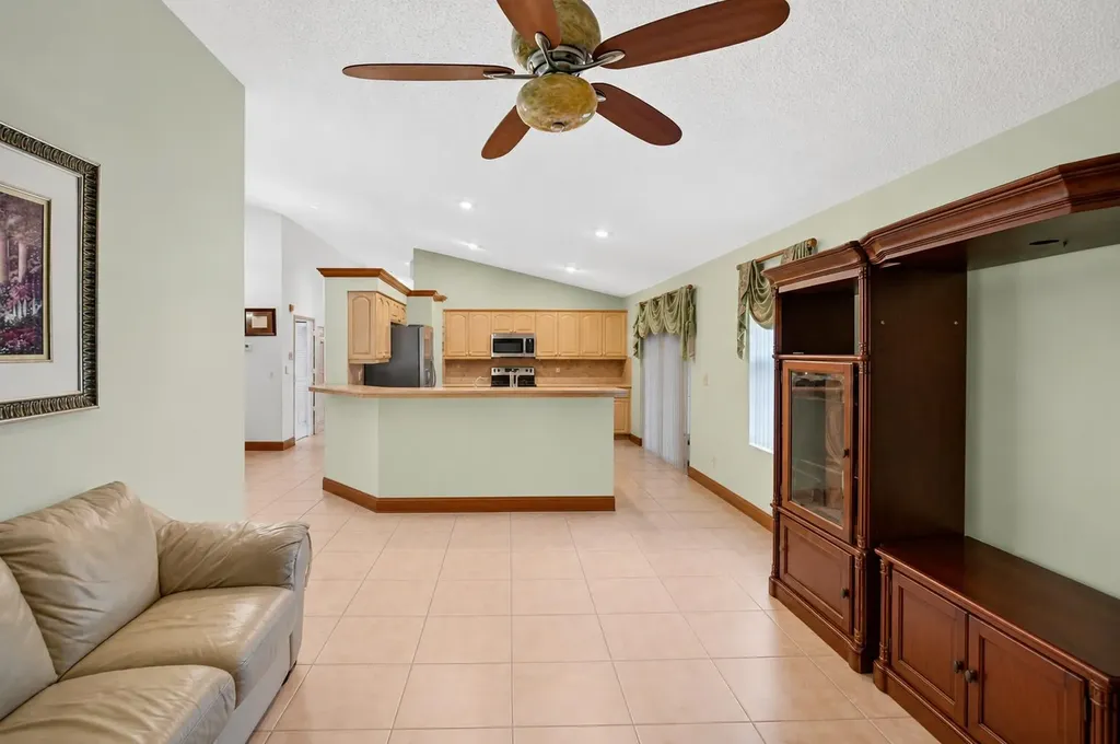 1059 Fairfax Circle W Boynton Beach FL 33436