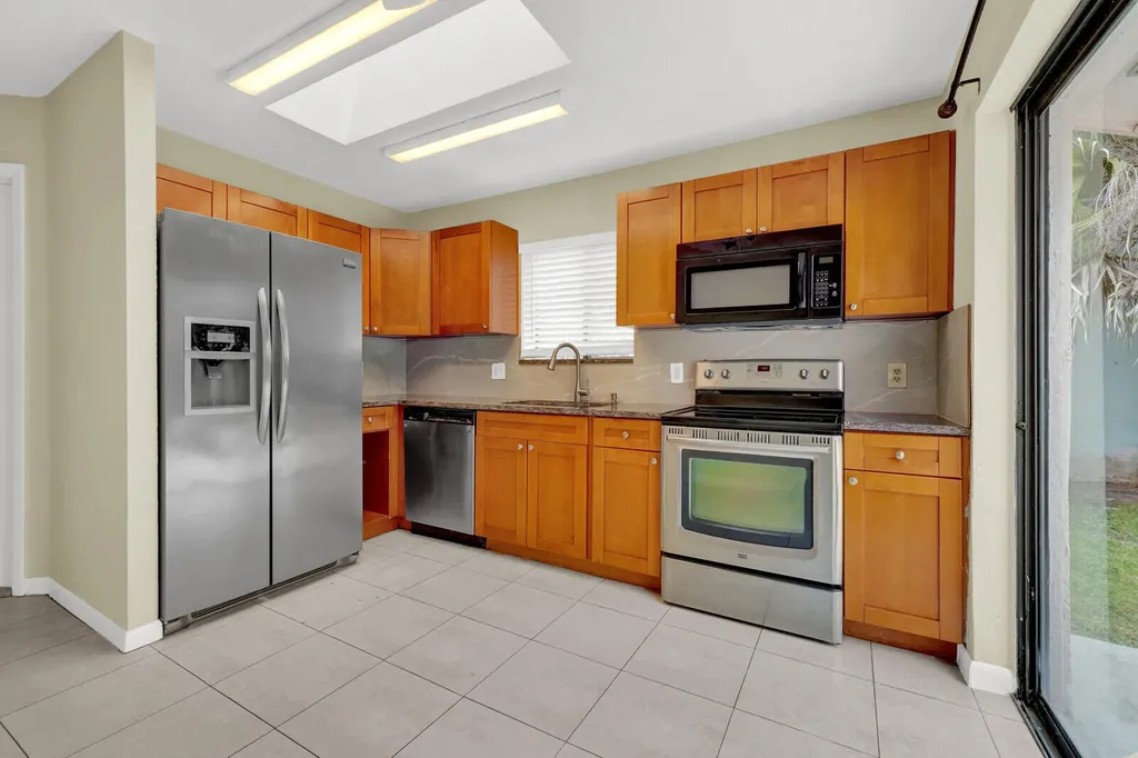 5864 Strawberry Lakes Circle Lake Worth FL 33463