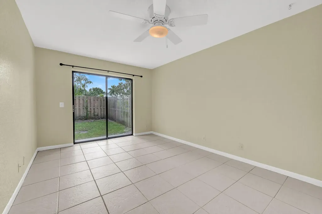 5864 Strawberry Lakes Circle Lake Worth FL 33463