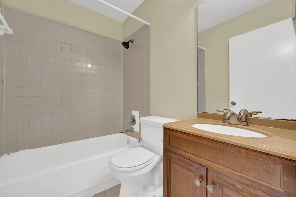 5864 Strawberry Lakes Circle Lake Worth FL 33463