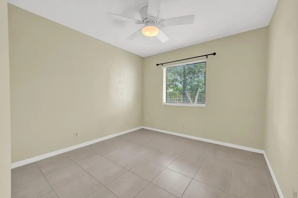 5864 Strawberry Lakes Circle Lake Worth FL 33463