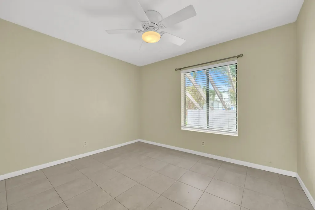 5864 Strawberry Lakes Circle Lake Worth FL 33463