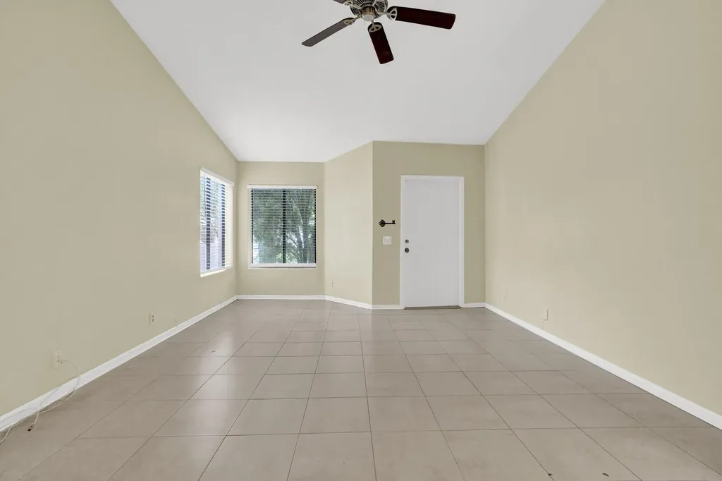 5864 Strawberry Lakes Circle Lake Worth FL 33463