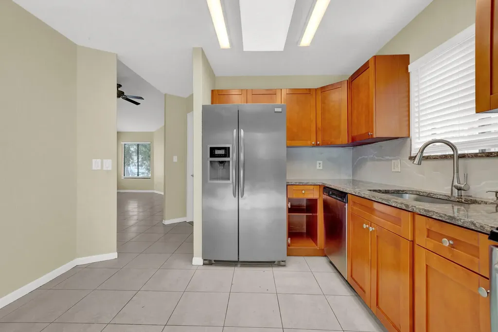 5864 Strawberry Lakes Circle Lake Worth FL 33463